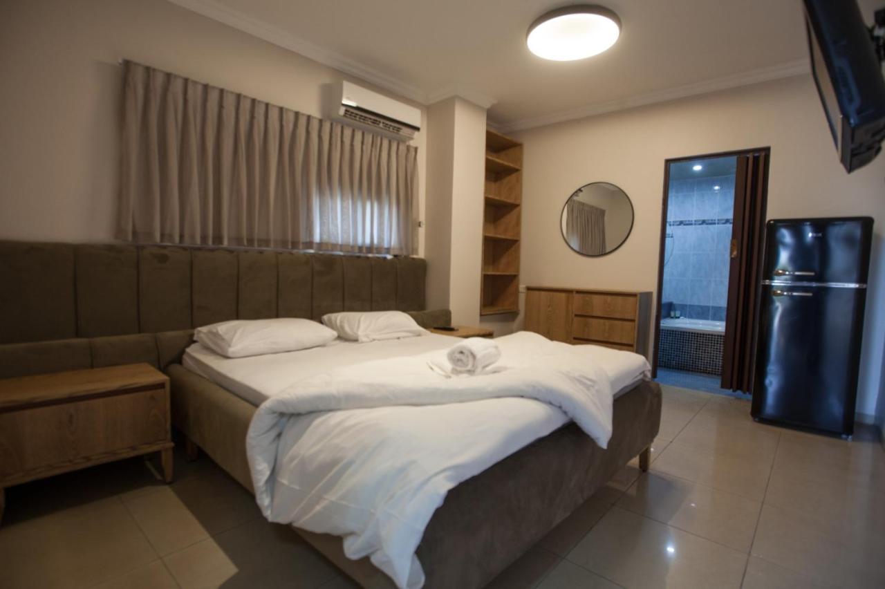 Puy Ahuzat Haosher Hotel Тверия Экстерьер фото