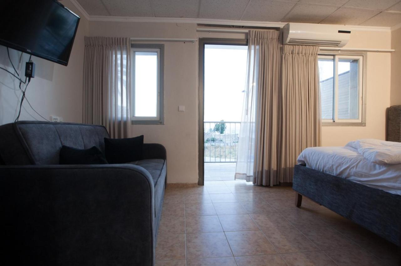 Puy Ahuzat Haosher Hotel Тверия Экстерьер фото