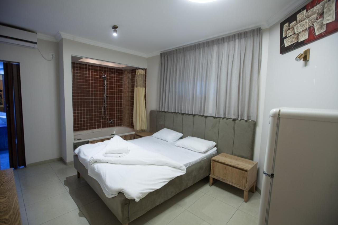Puy Ahuzat Haosher Hotel Тверия Экстерьер фото